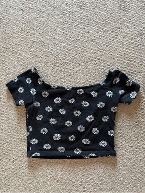 Black Daisy Off-Shoulder Crop Top